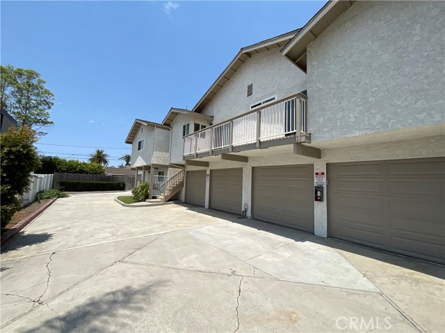 2641 Santa Ana Avenue, Costa Mesa CA: https://media.crmls.org/medias/3e512e4a-e0b5-4c8d-9943-f60b6f716b86.jpg