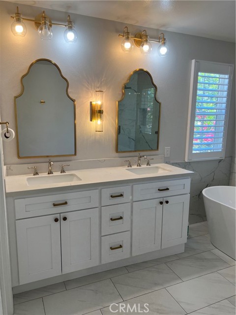 12 Del Mar, Irvine CA: https://media.crmls.org/medias/3e51cd4a-0c70-481b-a355-1ef55fdd81d0.jpg