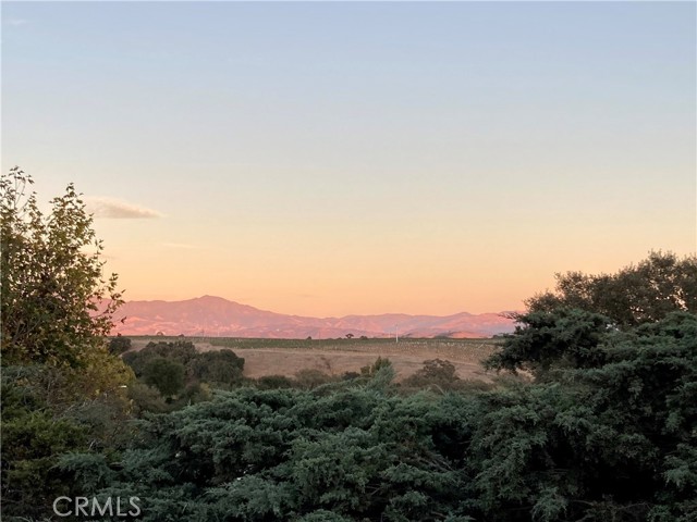 724 N Refugio Road, Santa Ynez CA: https://media.crmls.org/medias/3e520d18-bddf-4ec7-b570-5cfd62e40e58.jpg