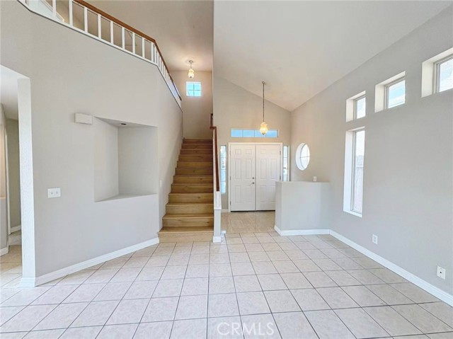 15965 Peach Tree Lane, Fontana CA: https://media.crmls.org/medias/3e528176-be5d-410d-bede-38d3650dd9d6.jpg
