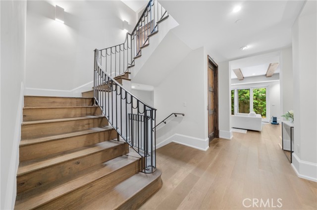 823 S Bundy Drive, Los Angeles CA: https://media.crmls.org/medias/3e52bd87-f513-485f-92c8-ed935086fdf8.jpg