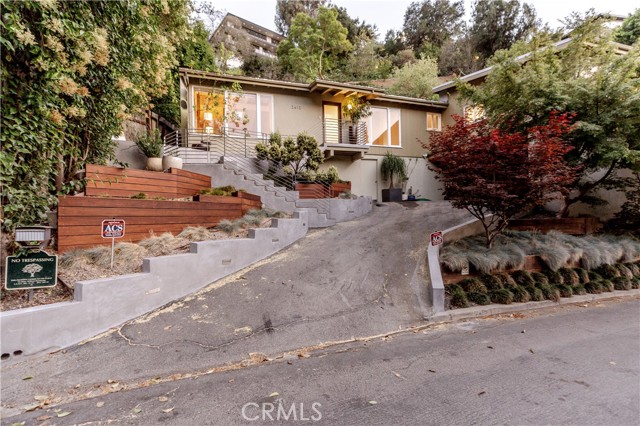 Detail Gallery Image 2 of 54 For 2412 Canyon Oak Dr, Los Angeles,  CA 90068 - 3 Beds | 2 Baths