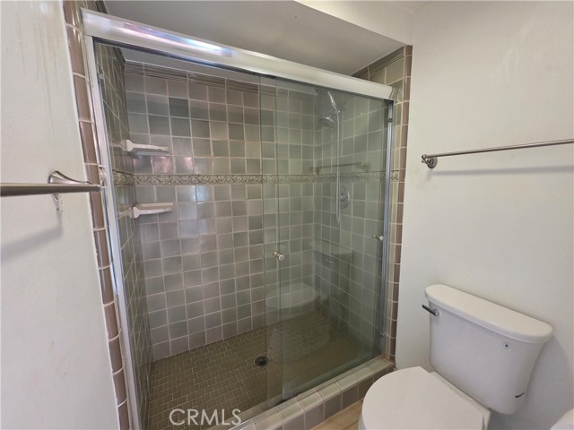 Detail Gallery Image 18 of 27 For 13963 Riverside, Sherman Oaks,  CA 91423 - 2 Beds | 2/1 Baths