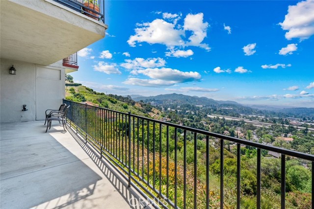 Detail Gallery Image 2 of 37 For 2102 La Canada Crest Dr #B,  La Canada Flintridge,  CA 91011 - 3 Beds | 2 Baths