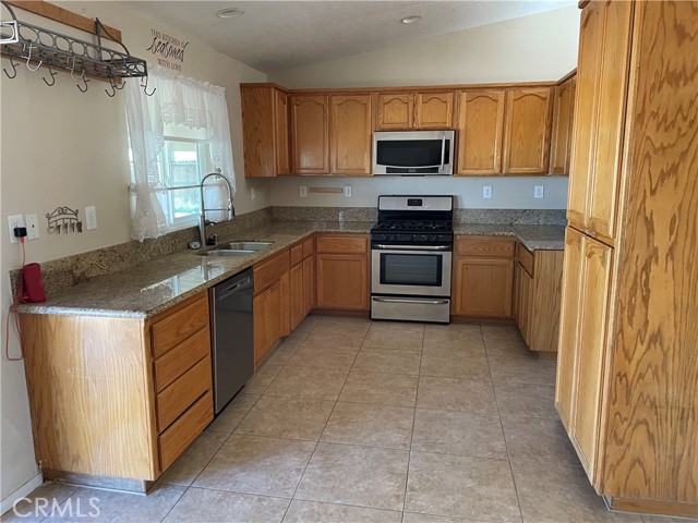 Detail Gallery Image 2 of 15 For 21150 Lone Eagle, Apple Valley,  CA 92308 - 3 Beds | 2 Baths