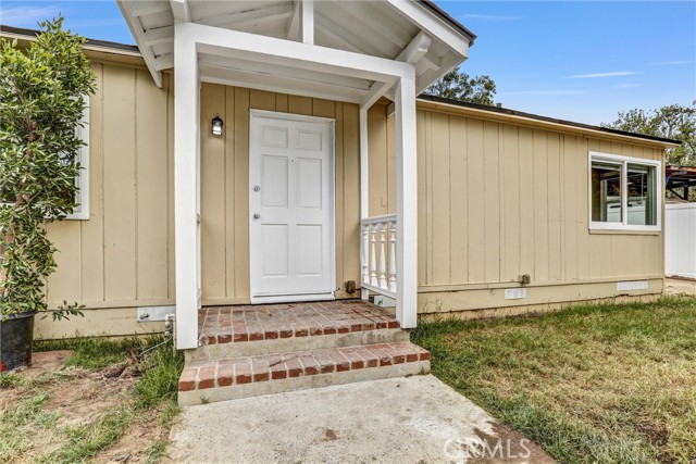 Detail Gallery Image 4 of 22 For 5657 Donna Ave, Tarzana,  CA 91356 - 2 Beds | 1 Baths