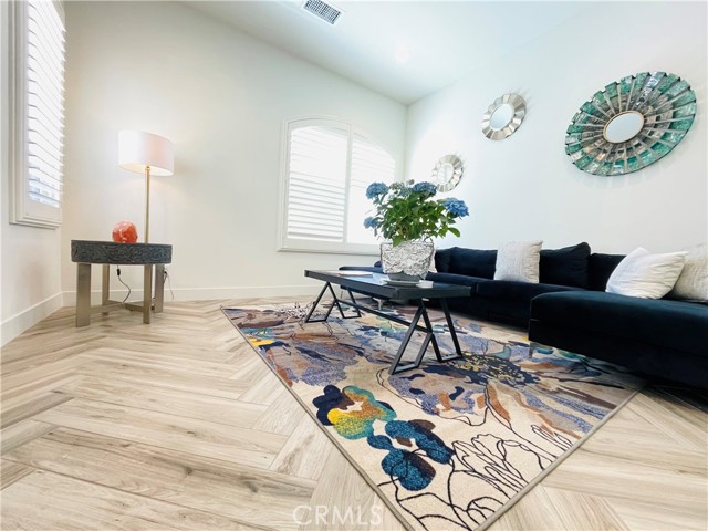 Detail Gallery Image 16 of 24 For 52 Kite, Irvine,  CA 92618 - 6 Beds | 6/1 Baths