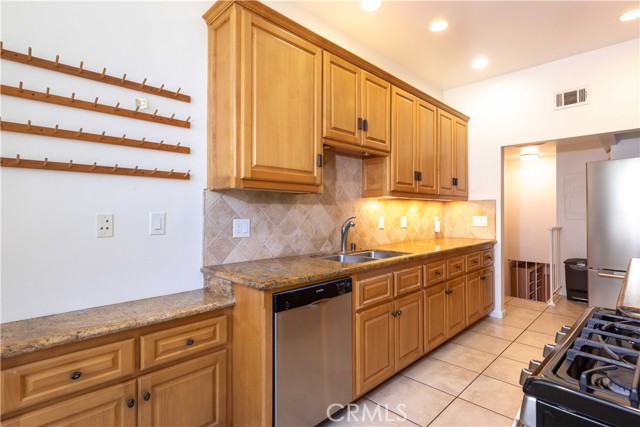 Detail Gallery Image 15 of 25 For 958 Palo Verde Ave, Long Beach,  CA 90815 - 3 Beds | 2/1 Baths