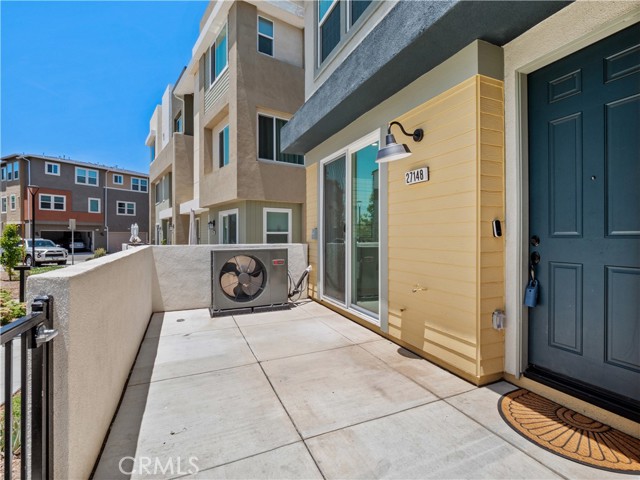 27148 Valley Oak Place, Valencia CA: https://media.crmls.org/medias/3e596dda-841b-4b06-bbd8-d9d059c99391.jpg