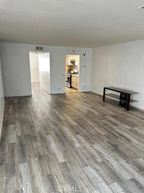 10215 Variel Ave #11, Chatsworth CA: https://media.crmls.org/medias/3e59eb9d-42d4-447c-bf0e-2cb41c6ad273.jpg