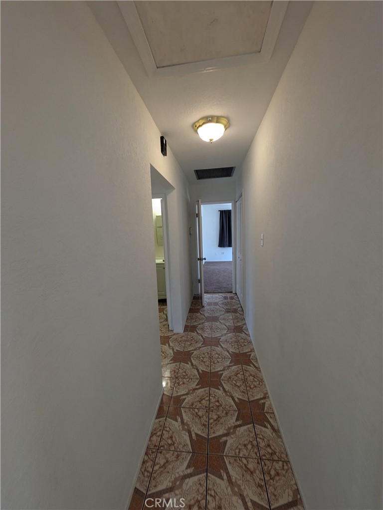 https://media.crmls.org/medias/3e5a037b-3858-4920-b18e-60922865b6e1.jpg?preset=X-Large