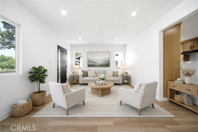 Detail Gallery Image 3 of 16 For 1106 W 74th St, Los Angeles,  CA 90044 - 7 Beds | 5 Baths