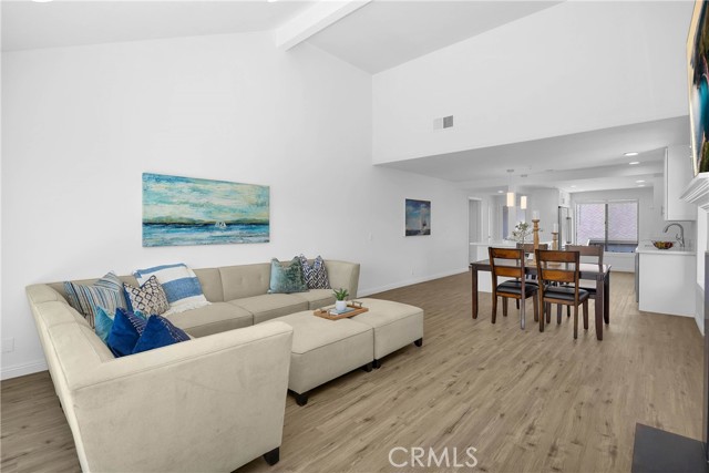 Detail Gallery Image 4 of 37 For 64 Sea Island Dr, Newport Beach,  CA 92660 - 2 Beds | 2 Baths