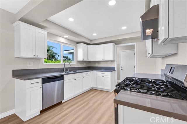 Detail Gallery Image 13 of 32 For 11419 Sunburst St, Sylmar,  CA 91342 - 3 Beds | 2 Baths