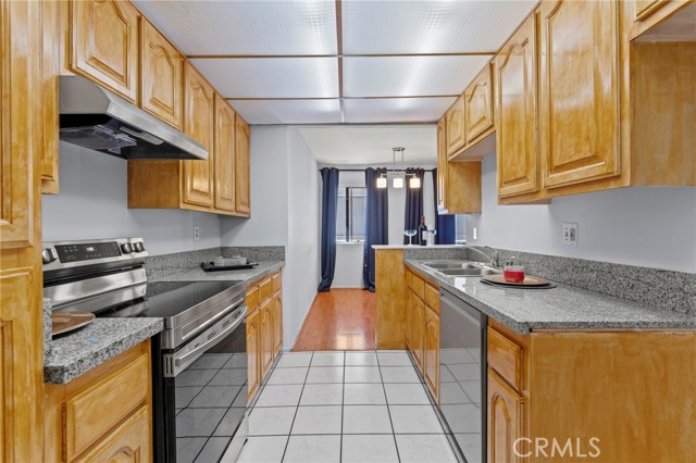 Detail Gallery Image 17 of 28 For 5412 Lindley Ave #108,  Encino,  CA 91316 - 3 Beds | 2 Baths