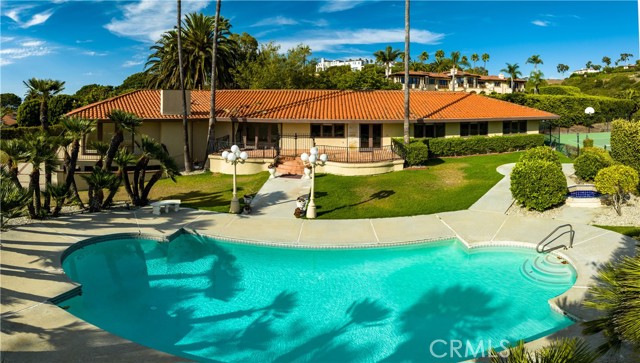 Detail Gallery Image 6 of 75 For 984 La Cresta Pl, Palos Verdes Estates,  CA 90274 - 6 Beds | 4 Baths