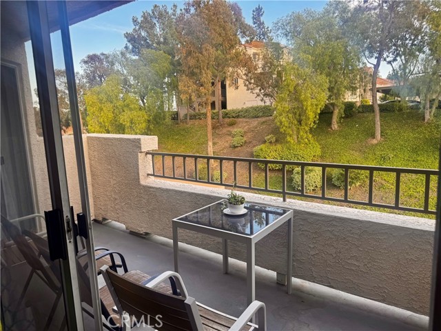 Detail Gallery Image 8 of 25 For 1980 Las Colinas Cir #301,  Corona,  CA 92879 - 2 Beds | 2 Baths