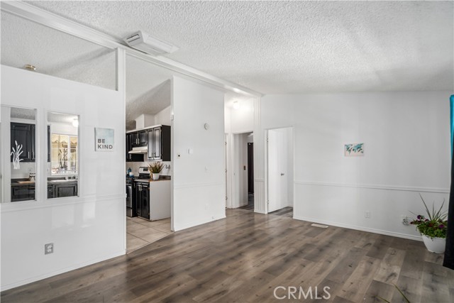 Detail Gallery Image 2 of 17 For 45800 Challenger Way #30,  Lancaster,  CA 93535 - 3 Beds | 2 Baths
