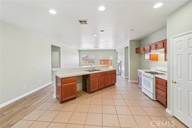 Detail Gallery Image 9 of 35 For 12660 Dulce St, Victorville,  CA 92392 - 4 Beds | 2 Baths