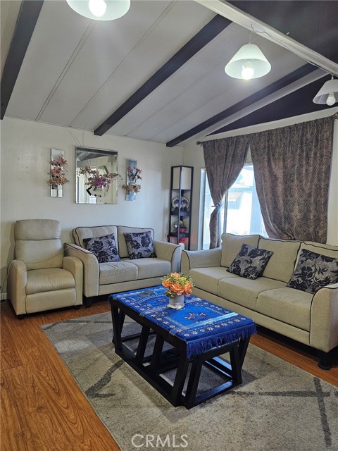 Detail Gallery Image 5 of 28 For 8600 Contreras Street #35,  Paramount,  CA 90723 - 2 Beds | 2 Baths