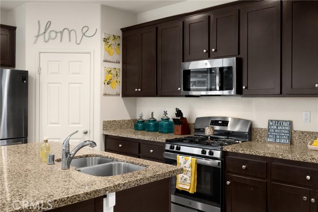 Detail Gallery Image 7 of 40 For 4337 Rima Drive, Fontana,  CA 92336 - 4 Beds | 3/1 Baths