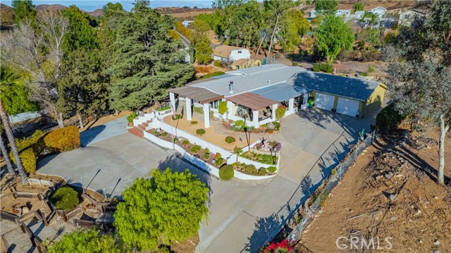 Detail Gallery Image 2 of 20 For 33540 the Farm Rd, Wildomar,  CA 92595 - 2 Beds | 2 Baths