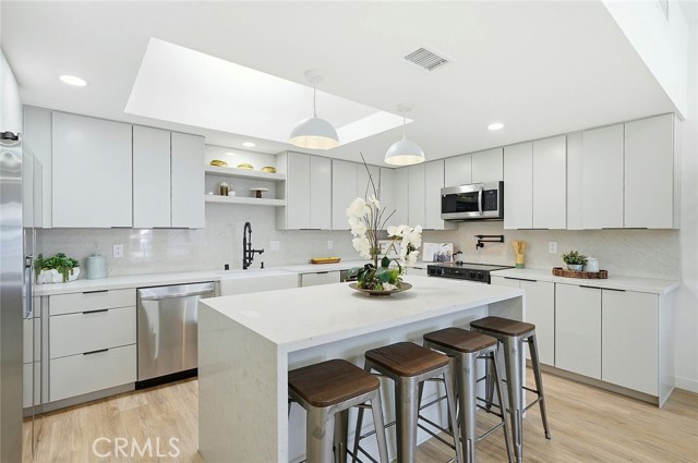 Detail Gallery Image 6 of 51 For 1462 Merion Way M2 - 30k,  Seal Beach,  CA 90740 - 2 Beds | 2 Baths