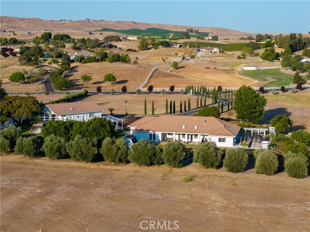 5570 Rancho La Loma Linda Drive, Paso Robles CA: https://media.crmls.org/medias/3e62de06-04ef-4e0a-9dc5-27c549c75624.jpg