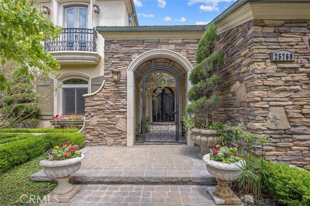25769 Oak Leaf Court, Valencia CA: https://media.crmls.org/medias/3e63935e-7a83-4427-80e3-718ea3a0ca89.jpg