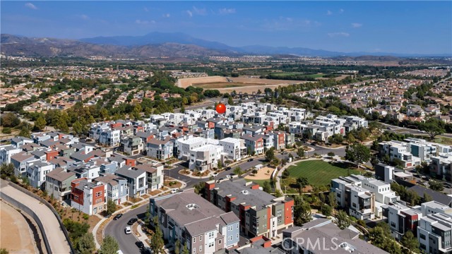 125 Allusion, Irvine CA: https://media.crmls.org/medias/3e63bb12-72d0-47b2-9920-a58124bd335f.jpg