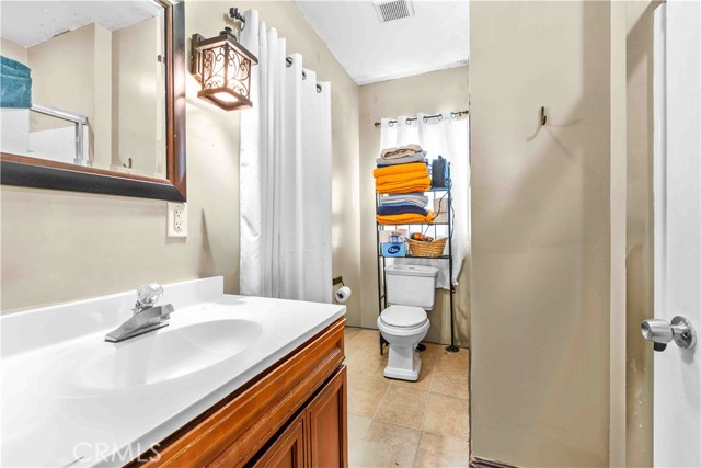 Detail Gallery Image 24 of 36 For 512 W 41st Pl, Los Angeles,  CA 90037 - 4 Beds | 2 Baths