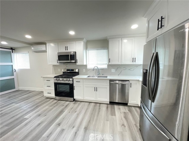 Detail Gallery Image 4 of 27 For 26346 Pawpaw Ct #1,  Corona,  CA 92883 - 1 Beds | 2 Baths