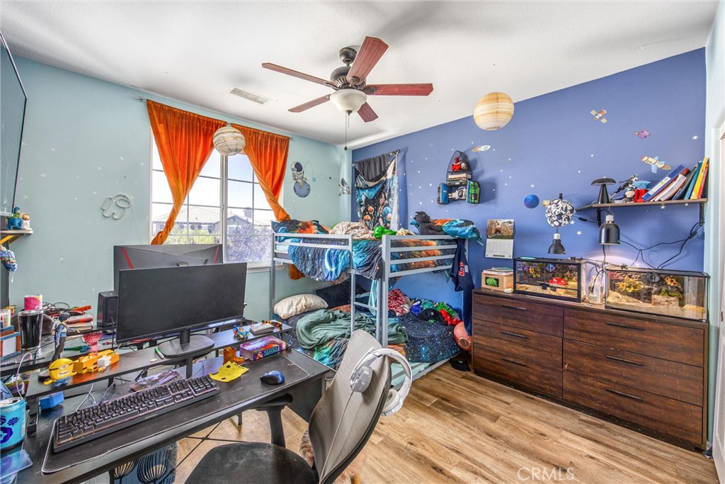 https://media.crmls.org/medias/3e642d7c-41c5-4138-b4b4-b43f247c67aa.jpg?preset=X-Large