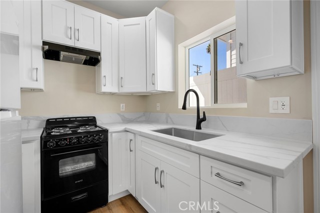 908 East Maple, B photo 9