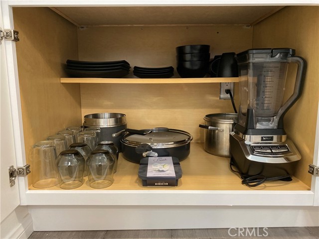 723 N Quince Avenue, Upland CA: https://media.crmls.org/medias/3e657388-3b25-47da-91fe-36299c996c3f.jpg