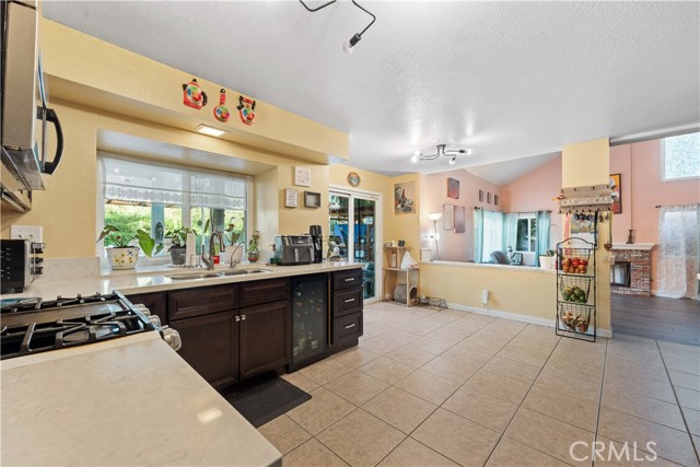 7726 Whitney Drive, Jurupa Valley CA: https://media.crmls.org/medias/3e6756c4-df2d-4975-b80b-b8387648c434.jpg