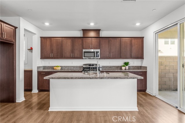 Detail Gallery Image 7 of 36 For 24283 Juni Ct, Corona,  CA 92883 - 4 Beds | 3 Baths