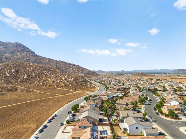 Detail Gallery Image 5 of 52 For 26535 Emperor Rd, Menifee,  CA 92585 - 5 Beds | 3 Baths