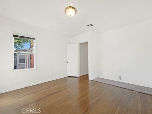 Detail Gallery Image 29 of 55 For 345 S Beachwood Dr, Burbank,  CA 91506 - 5 Beds | 3 Baths