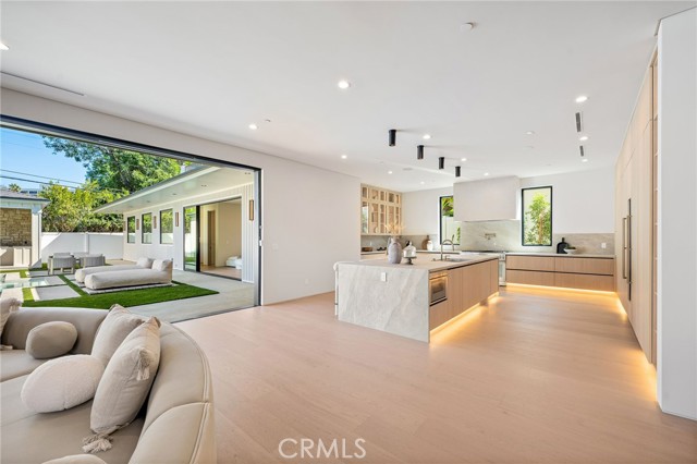 Detail Gallery Image 13 of 73 For 16728 Morrison St, Encino,  CA 91436 - 7 Beds | 6/1 Baths