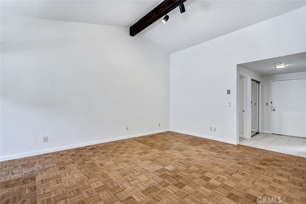 https://media.crmls.org/medias/3e6a0abc-2fa2-411a-9264-401ca54412f7.jpg?preset=X-Large
