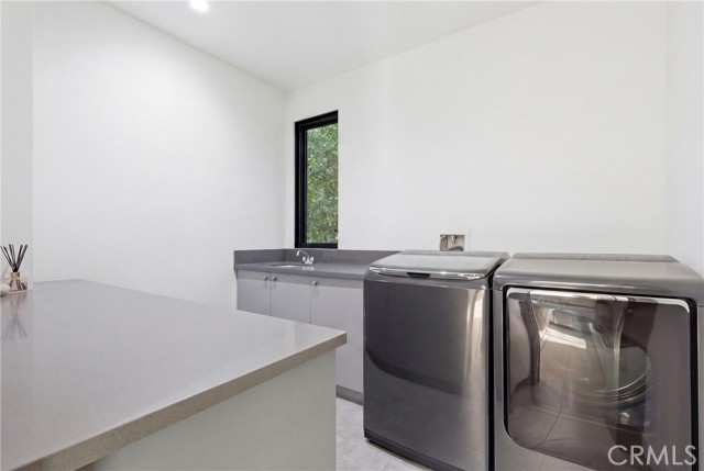 Detail Gallery Image 32 of 48 For 4545 Stern Ave, Sherman Oaks,  CA 91423 - 6 Beds | 5/1 Baths