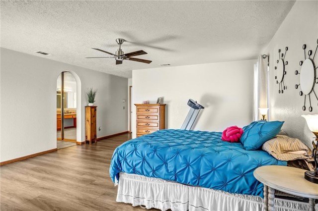 Detail Gallery Image 18 of 48 For 15813 Willow St, Hesperia,  CA 92345 - 4 Beds | 2/1 Baths