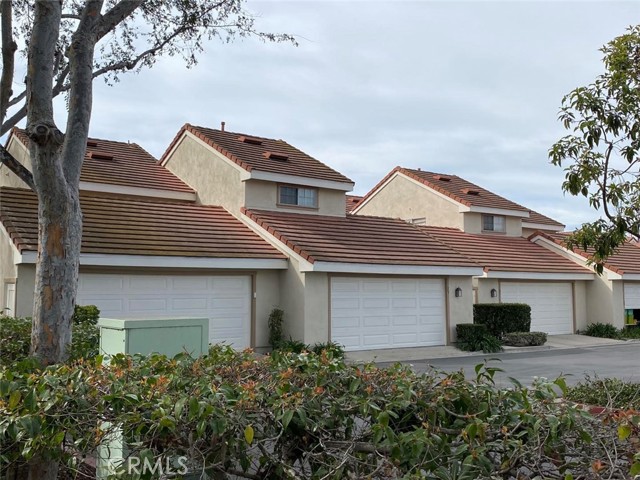 27 Dartmouth, Irvine CA: https://media.crmls.org/medias/3e6bab63-c675-445d-9e05-26901c445a2f.jpg