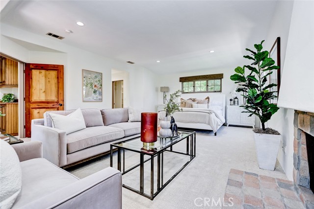 2917 N Poinsettia Avenue, Manhattan Beach CA: https://media.crmls.org/medias/3e6bf022-cf94-4f00-8d61-409f3049dc2d.jpg