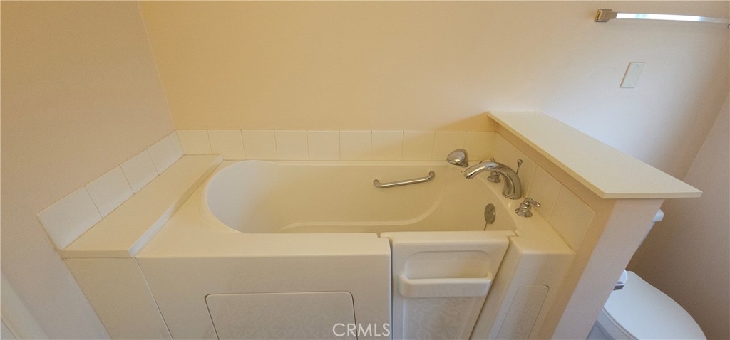 https://media.crmls.org/medias/3e6bf57b-4d7e-409a-99cc-f6297b3f5f0b.jpg?preset=X-Large