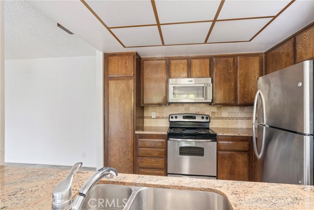 Detail Gallery Image 14 of 42 For 13624 La Jolla Cir #F,  La Mirada,  CA 90638 - 2 Beds | 2 Baths
