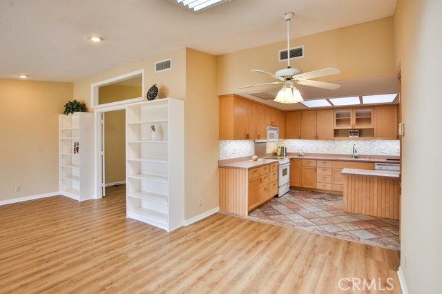 1240 Oakmont Dr, Seal Beach CA: https://media.crmls.org/medias/3e6dcda5-a0bb-4709-bead-3962d2996f44.jpg