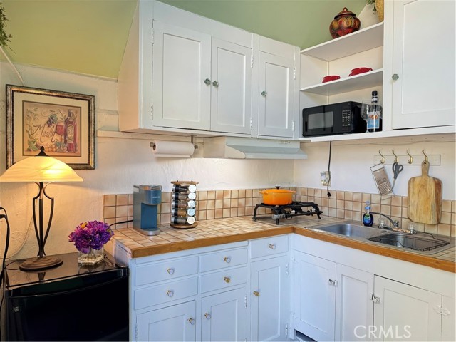 Detail Gallery Image 3 of 20 For 2373 N Indian Hill Bld, Claremont,  CA 91711 - 1 Beds | 1 Baths