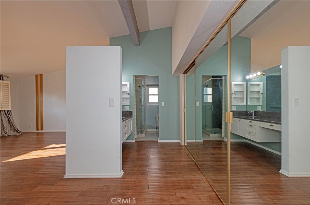 https://media.crmls.org/medias/3e6ef51b-c0f8-4230-8da3-4633cc50c844.jpg?preset=X-Large